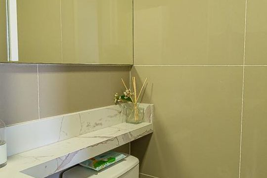 Apartamento com 3 quartos, 2 suítes e varanda gourmet. Ideal para compra e perfeito para animais de estimação. — Banheiro da Suíte 2