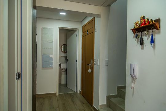Apartamento com 3 quartos, 2 suítes e varanda gourmet. Ideal para compra e perfeito para animais de estimação. — Corredor da Sala