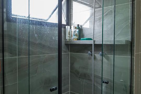 Apartamento com 3 quartos, 2 suítes e varanda gourmet. Ideal para compra e perfeito para animais de estimação. — Banheiro da Suíte 3
