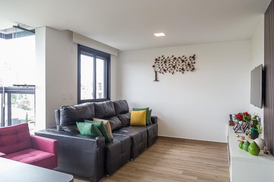 Apartamento com 3 quartos, 2 suítes e varanda gourmet. Ideal para compra e perfeito para animais de estimação. — Sala