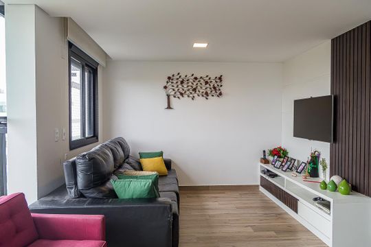 Apartamento com 3 quartos, 2 suítes e varanda gourmet. Ideal para compra e perfeito para animais de estimação. — Sala