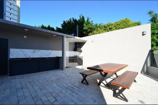 Apartamento com 3 quartos, 2 suítes e varanda gourmet. Ideal para compra e perfeito para animais de estimação. — Área comum - Churrasqueira