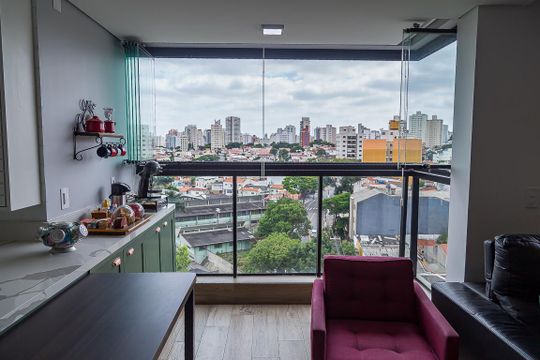 Apartamento com 3 quartos, 2 suítes e varanda gourmet. Ideal para compra e perfeito para animais de estimação. — Sala