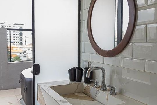 Apartamento com 3 quartos, 2 suítes e varanda gourmet. Ideal para compra e perfeito para animais de estimação. — Banheiro da Cobertura - Pia