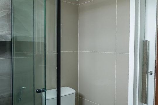 Apartamento com 3 quartos, 2 suítes e varanda gourmet. Ideal para compra e perfeito para animais de estimação. — Banheiro da Suíte 3
