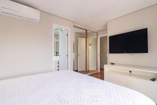 Apartamento mobiliado na Vila Olímpia com 2 quartos e piscina no condomínio para comprar. —  Suíte 1