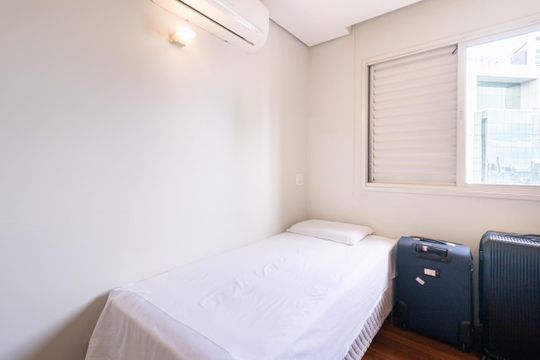 Apartamento mobiliado na Vila Olímpia com 2 quartos e piscina no condomínio para comprar. — Suíte 2