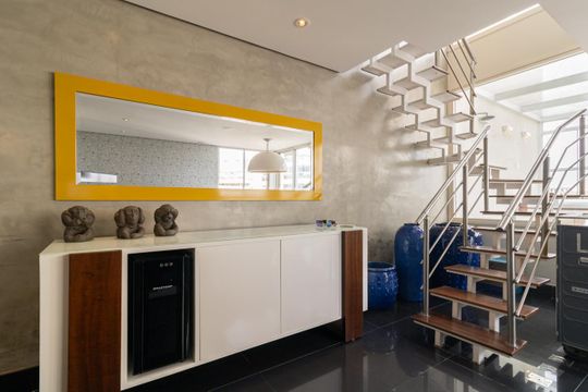 Apartamento mobiliado na Vila Olímpia com 2 quartos e piscina no condomínio para comprar. — Entrada