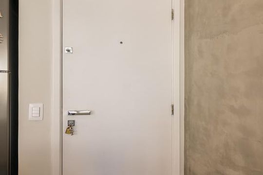 Apartamento mobiliado na Vila Olímpia com 2 quartos e piscina no condomínio para comprar. — Entrada