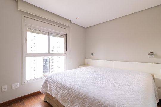 Apartamento mobiliado na Vila Olímpia com 2 quartos e piscina no condomínio para comprar. —  Suíte 1