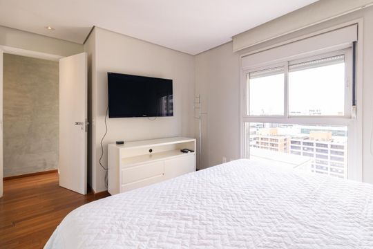 Apartamento mobiliado na Vila Olímpia com 2 quartos e piscina no condomínio para comprar. —  Suíte 1