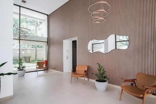 Apartamento mobiliado na Vila Olímpia com 2 quartos e piscina no condomínio para comprar. — Área comum