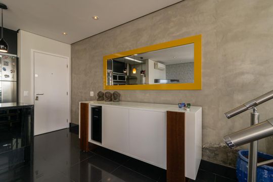 Apartamento mobiliado na Vila Olímpia com 2 quartos e piscina no condomínio para comprar. — Entrada