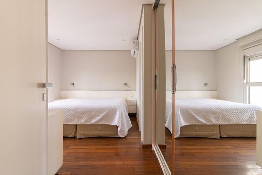 Apartamento mobiliado na Vila Olímpia com 2 quartos e piscina no condomínio para comprar. —  Suíte 1