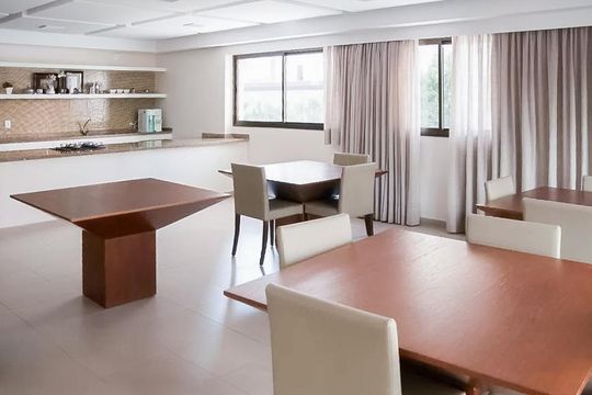Apartamento mobiliado na Vila Olímpia com 2 quartos e piscina no condomínio para comprar. — Área comum