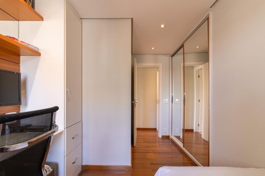 Apartamento mobiliado na Vila Olímpia com 2 quartos e piscina no condomínio para comprar. — Suíte 2