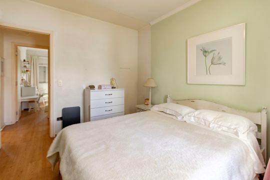 Compra apartamento em Campo Belo com varanda, 3 quartos, ótima localização. — Suíte