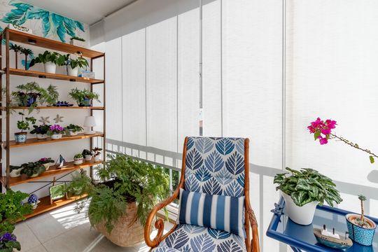 Compra apartamento em Campo Belo com varanda, 3 quartos, ótima localização. — Varanda