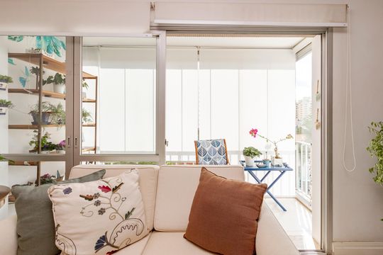 Compra apartamento em Campo Belo com varanda, 3 quartos, ótima localização. — Sala