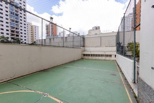 Compra apartamento em Campo Belo com varanda, 3 quartos, ótima localização. — Área Comum - Quadra