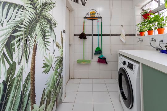 Compra apartamento em Campo Belo com varanda, 3 quartos, ótima localização. — Área de Serviço