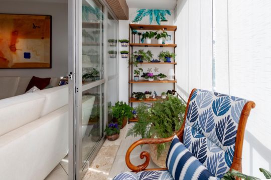 Compra apartamento em Campo Belo com varanda, 3 quartos, ótima localização. — Varanda