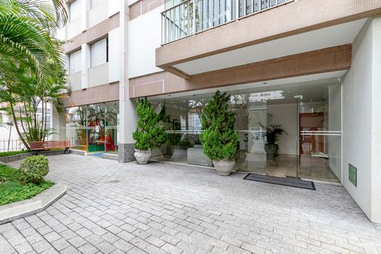 Compra apartamento em Campo Belo com varanda, 3 quartos, ótima localização. — Área Comum