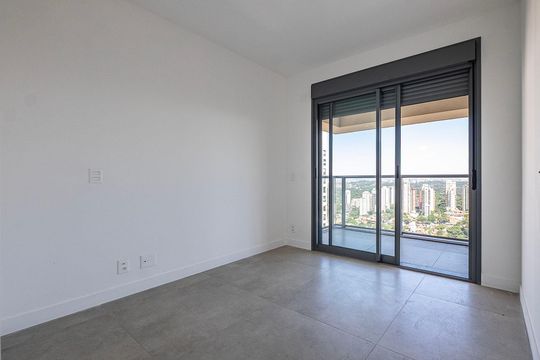 Apartamento com varanda, 3 suítes e piscina no condomínio. Ideal para comprar. — Suíte 1