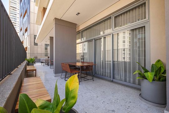 Apartamento com varanda, 3 suítes e piscina no condomínio. Ideal para comprar. — Área comum