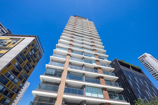 Apartamento com varanda, 3 suítes e piscina no condomínio. Ideal para comprar. — Fachada