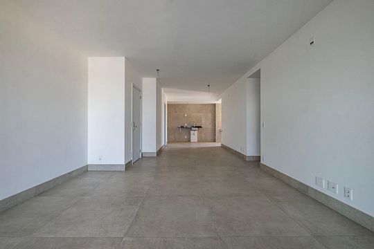 Apartamento com varanda, 3 suítes e piscina no condomínio. Ideal para comprar. — Sala/Cozinha