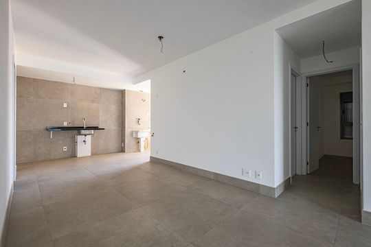 Apartamento com varanda, 3 suítes e piscina no condomínio. Ideal para comprar. — Sala/Cozinha