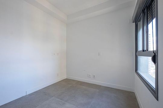 Apartamento com varanda, 3 suítes e piscina no condomínio. Ideal para comprar. — Suíte 3