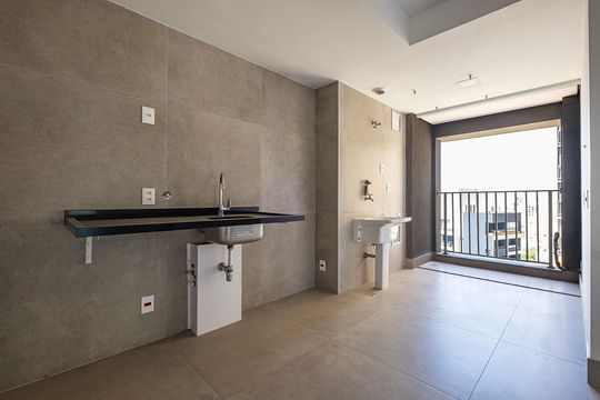Apartamento com varanda, 3 suítes e piscina no condomínio. Ideal para comprar. — Sala/Cozinha