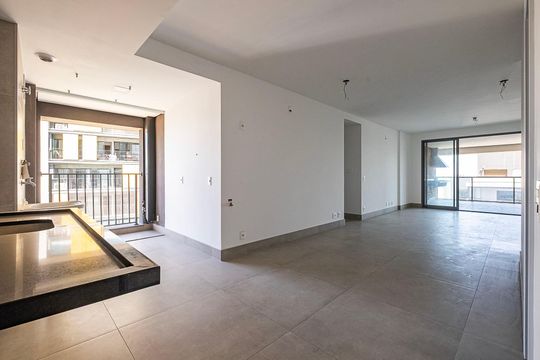 Apartamento com varanda, 3 suítes e piscina no condomínio. Ideal para comprar. — Sala/Cozinha