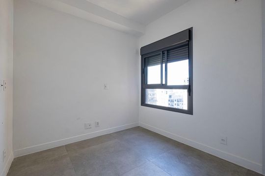 Apartamento com varanda, 3 suítes e piscina no condomínio. Ideal para comprar. — Suíte 3