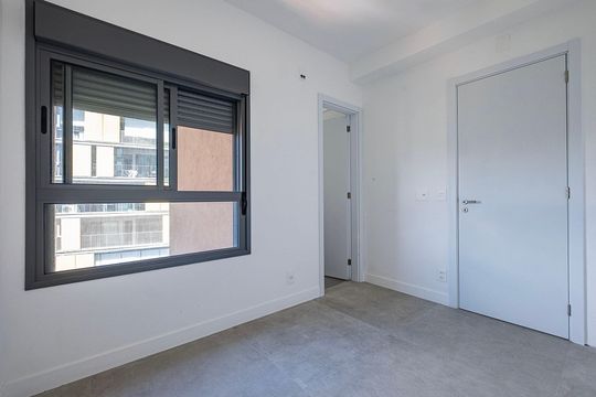 Apartamento com varanda, 3 suítes e piscina no condomínio. Ideal para comprar. — Suíte 3