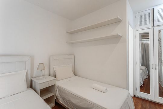 Apartamento à venda, com 188 m², 3 quartos e 2 vagas — Suíte 1