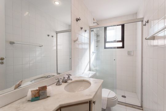 Apartamento à venda, com 188 m², 3 quartos e 2 vagas — Banheiro Social