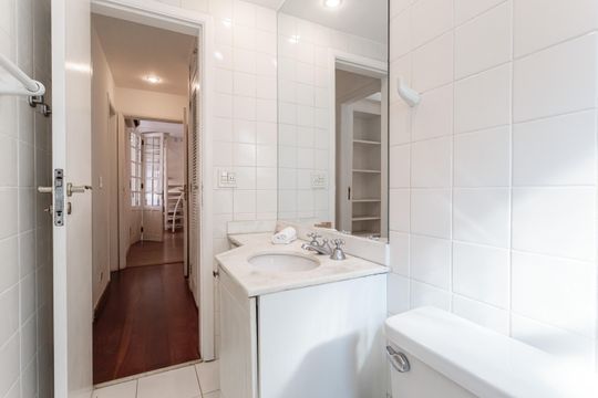 Apartamento à venda, com 188 m², 3 quartos e 2 vagas — Banheiro Social