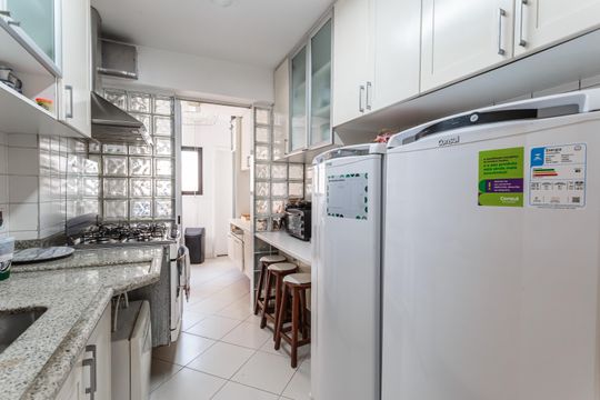 Apartamento à venda, com 188 m², 3 quartos e 2 vagas — Cozinha