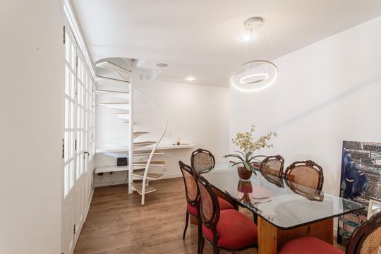 Apartamento à venda, com 188 m², 3 quartos e 2 vagas — Sala