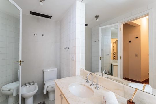 Apartamento à venda, com 188 m², 3 quartos e 2 vagas — Banheiro da Suíte 2