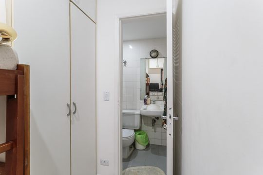 Apartamento à venda, com 188 m², 3 quartos e 2 vagas — Banheiro de serviço
