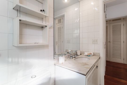 Apartamento à venda, com 188 m², 3 quartos e 2 vagas — Banheiro da Suíte 1