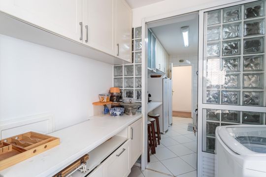 Apartamento à venda, com 188 m², 3 quartos e 2 vagas — Área de Serviço