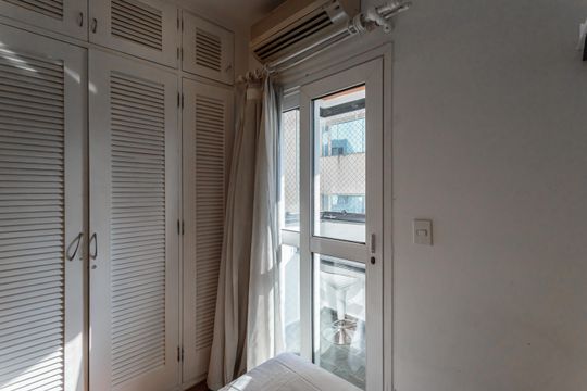 Apartamento à venda, com 188 m², 3 quartos e 2 vagas — Suíte 1