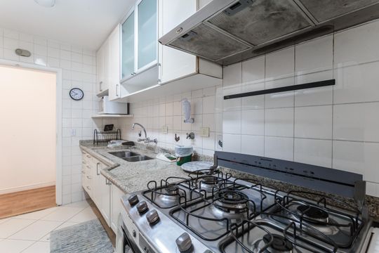 Apartamento à venda, com 188 m², 3 quartos e 2 vagas — Cozinha