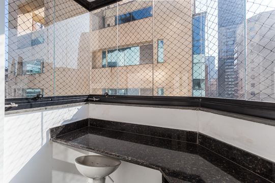 Apartamento à venda, com 188 m², 3 quartos e 2 vagas — Suíte 1