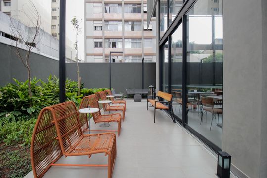 Comprar apartamento mobiliado em Pinheiros com 2 quartos, academia, churrasqueira e closet. Aceitam animais de estimação. — Área comum